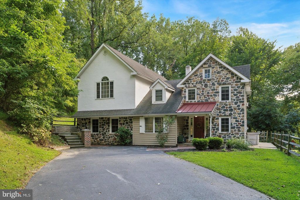 Photo of 448 W Locust Lane, KENNETT SQUARE, PA 19348 (MLS # PACT2107298)