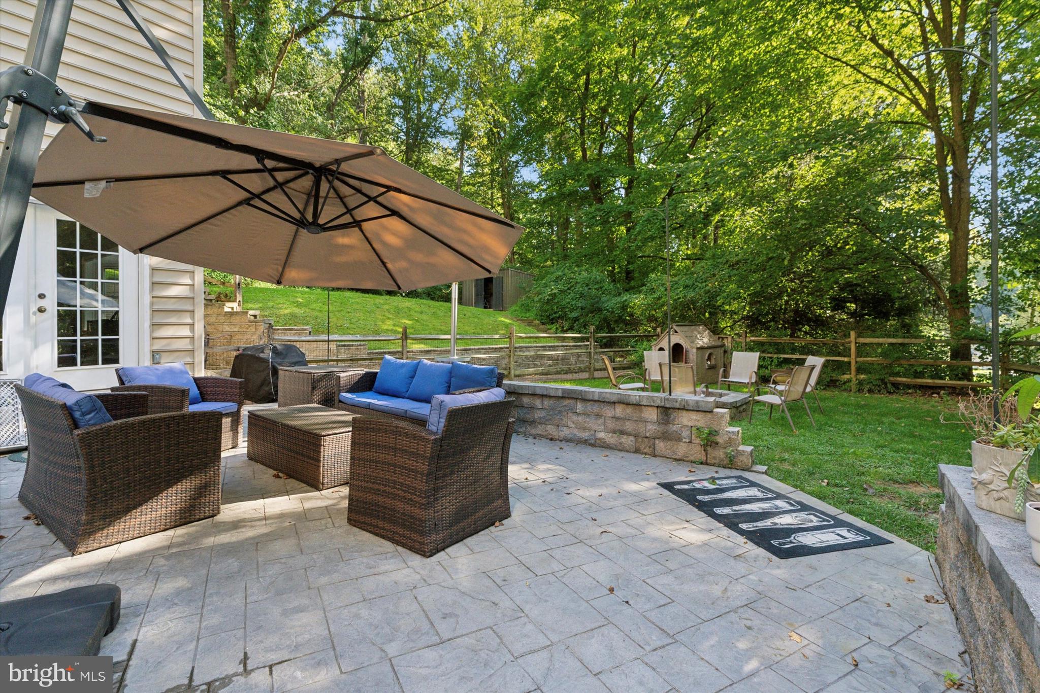 448 W LOCUST LANE