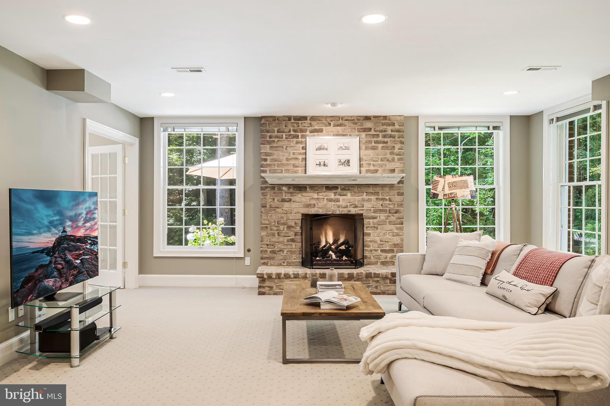 FALCON RIDGE - Residential