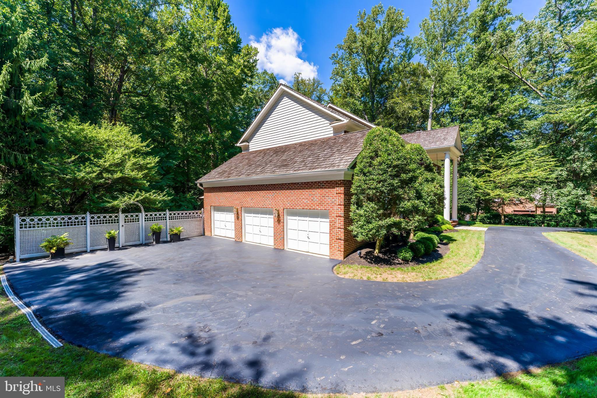 FALCON RIDGE - Residential