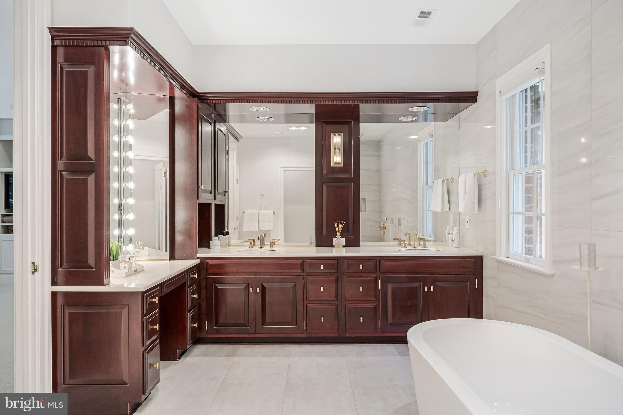 FALCON RIDGE - Residential