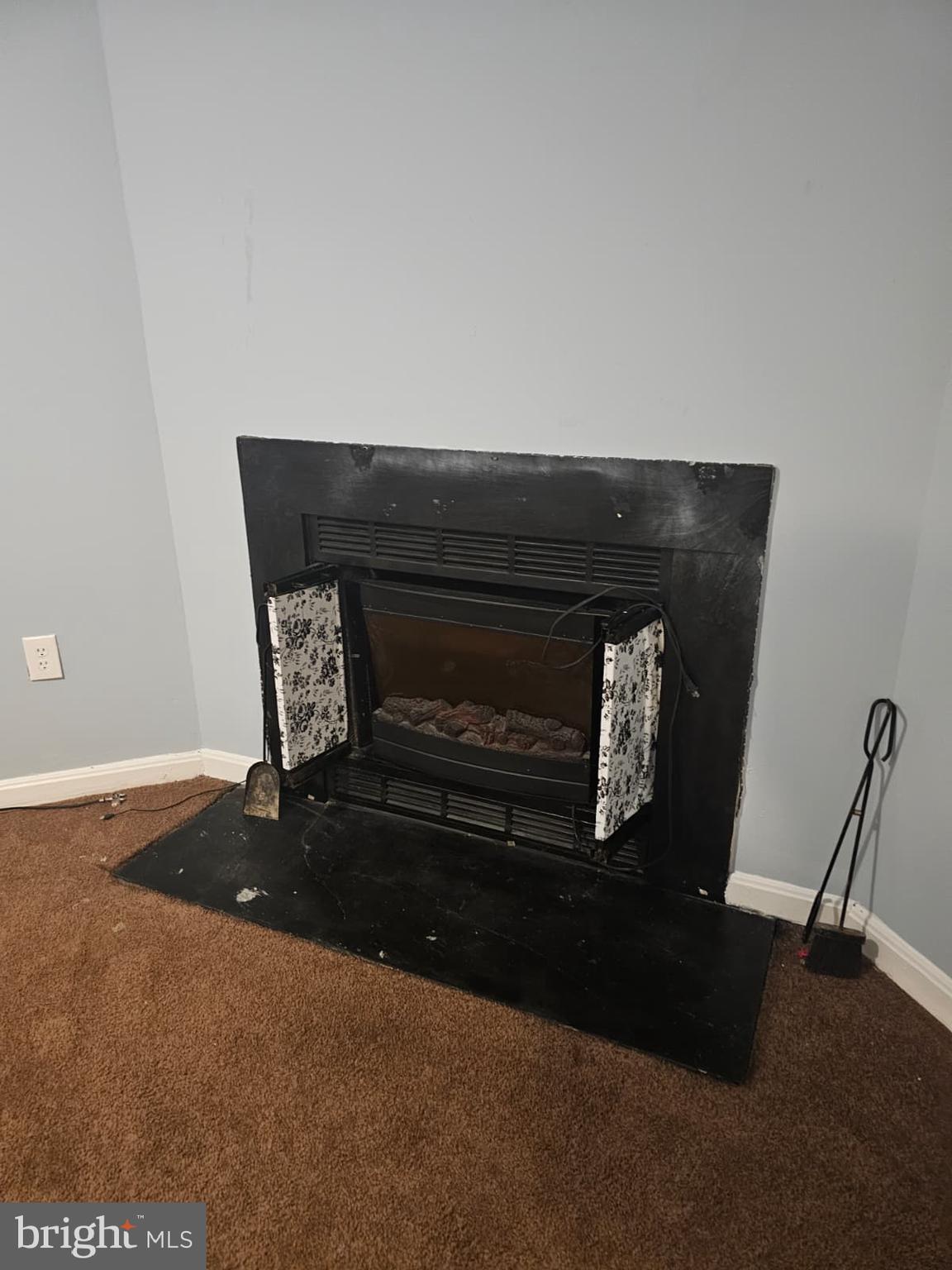 ROYAL PLAZA - Residential Lease