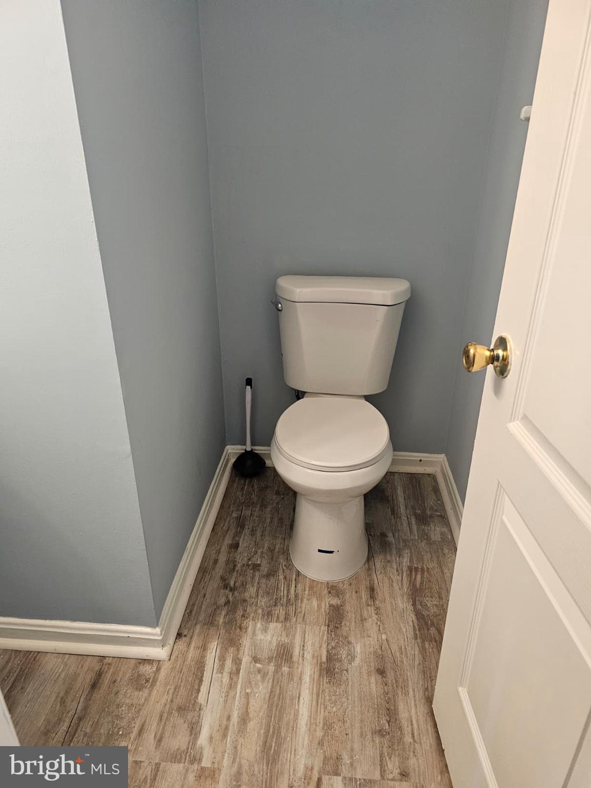 ROYAL PLAZA - Residential Lease