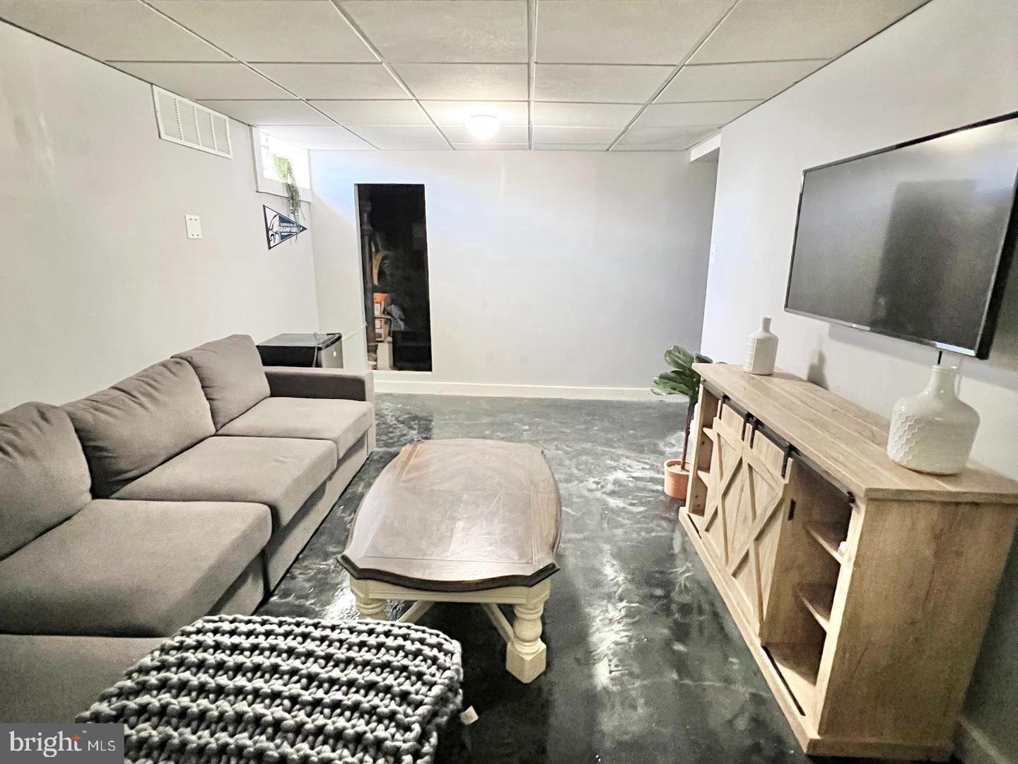 LINCOLN PARK - Residential Lease