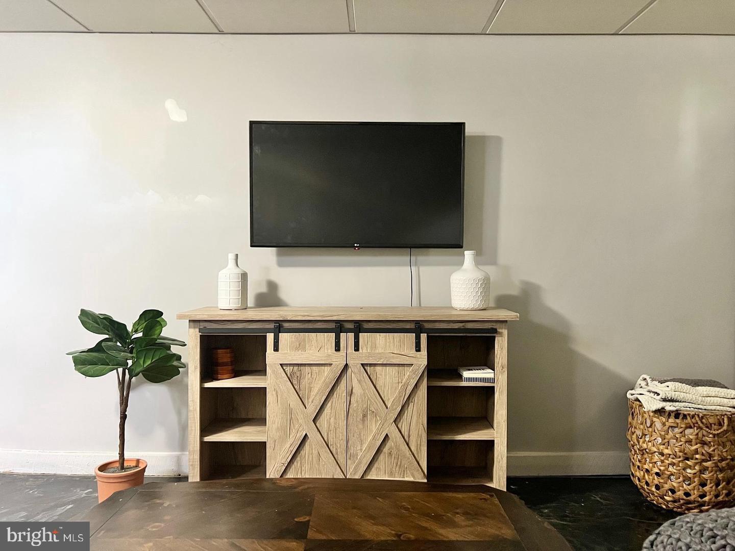 LINCOLN PARK - Residential Lease