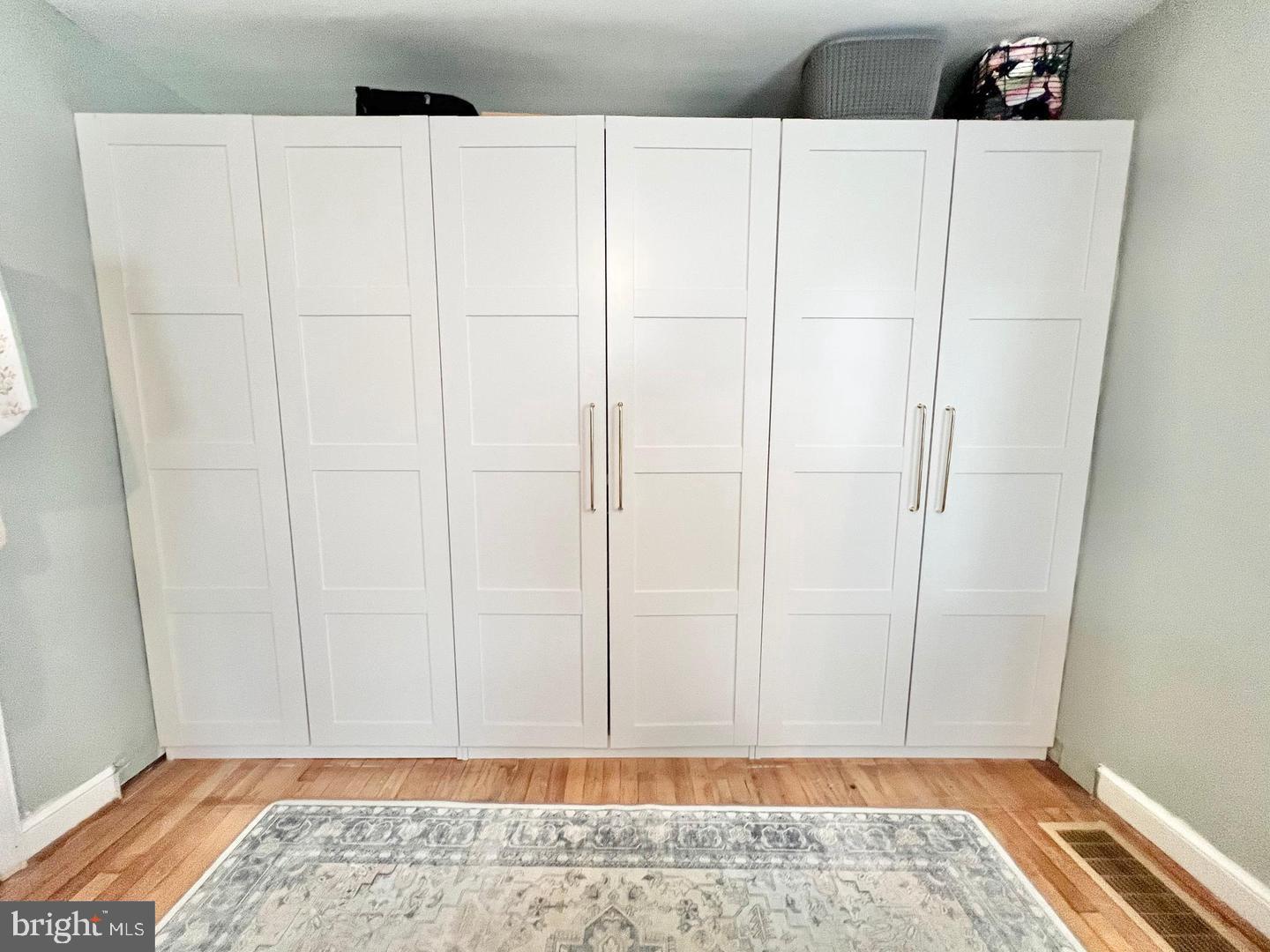 LINCOLN PARK - Residential Lease