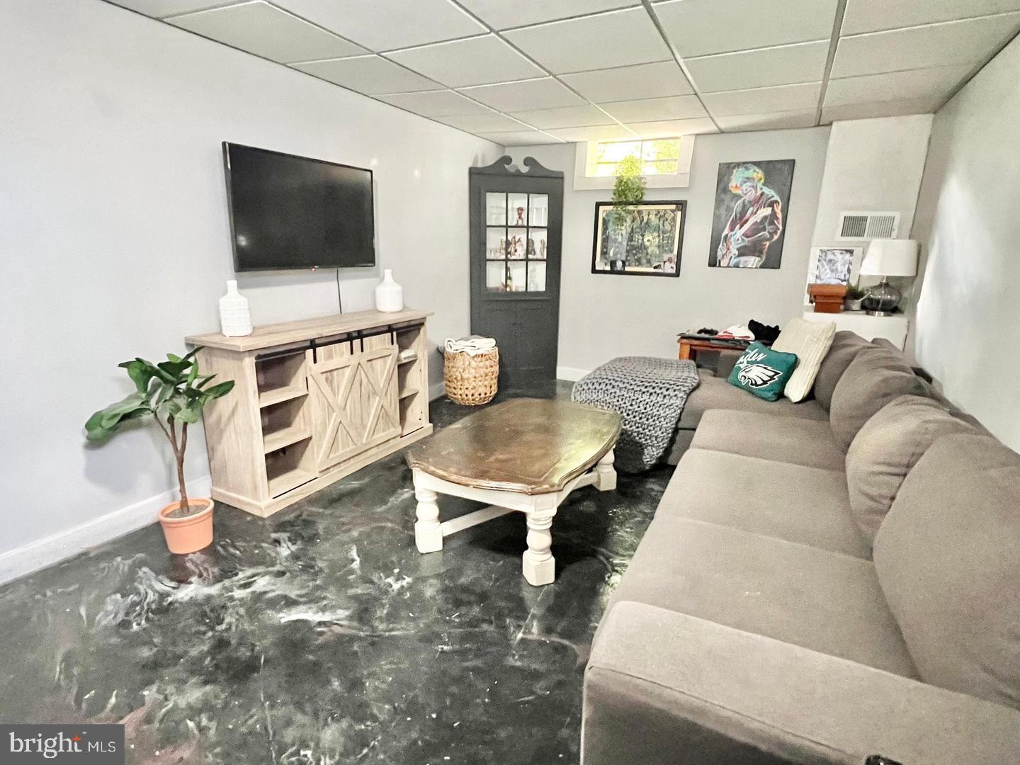 LINCOLN PARK - Residential Lease