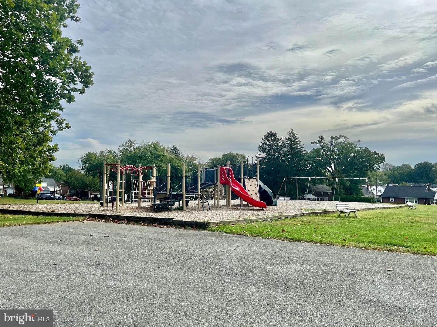 LINCOLN PARK - Residential Lease