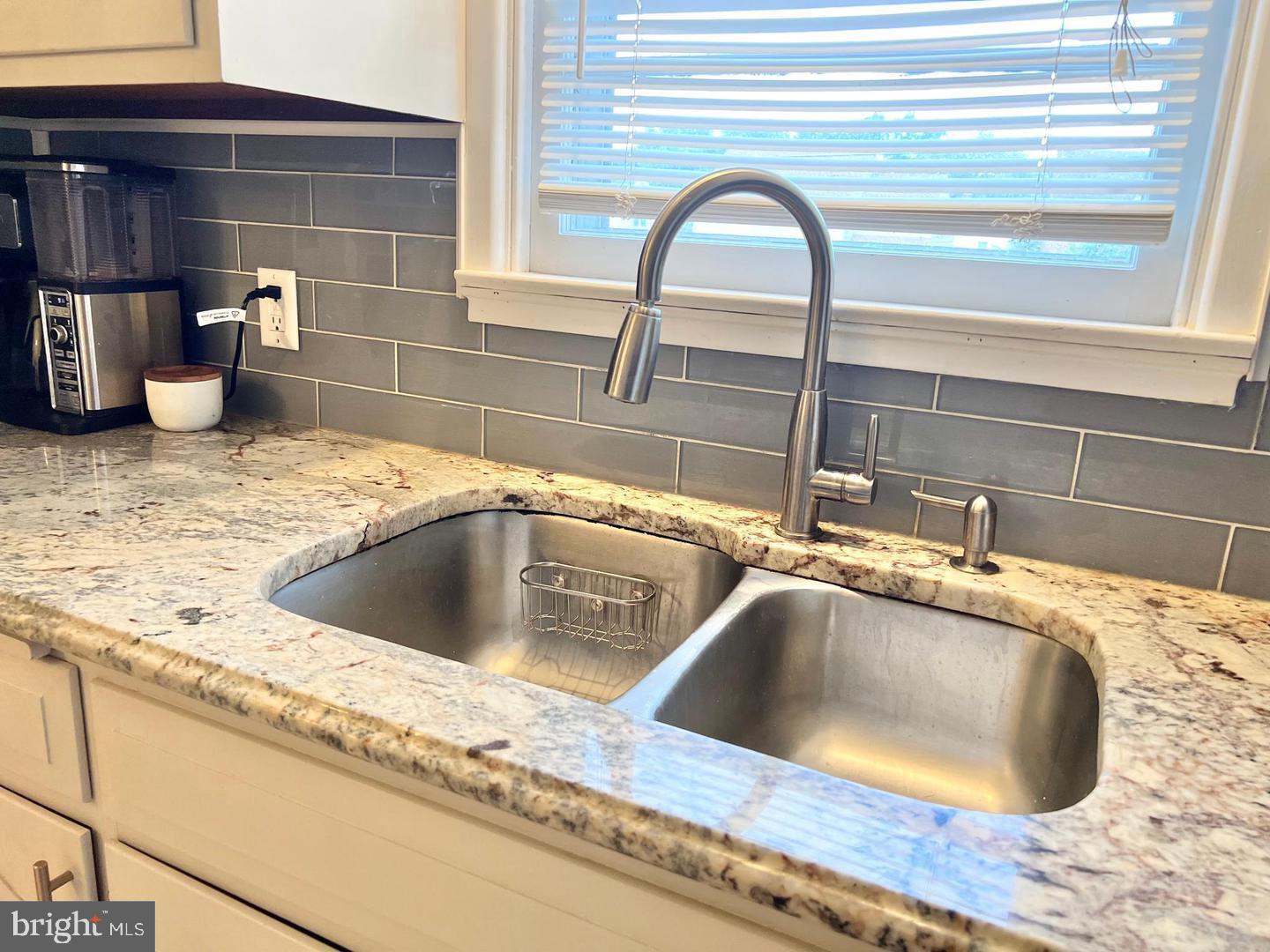 LINCOLN PARK - Residential Lease