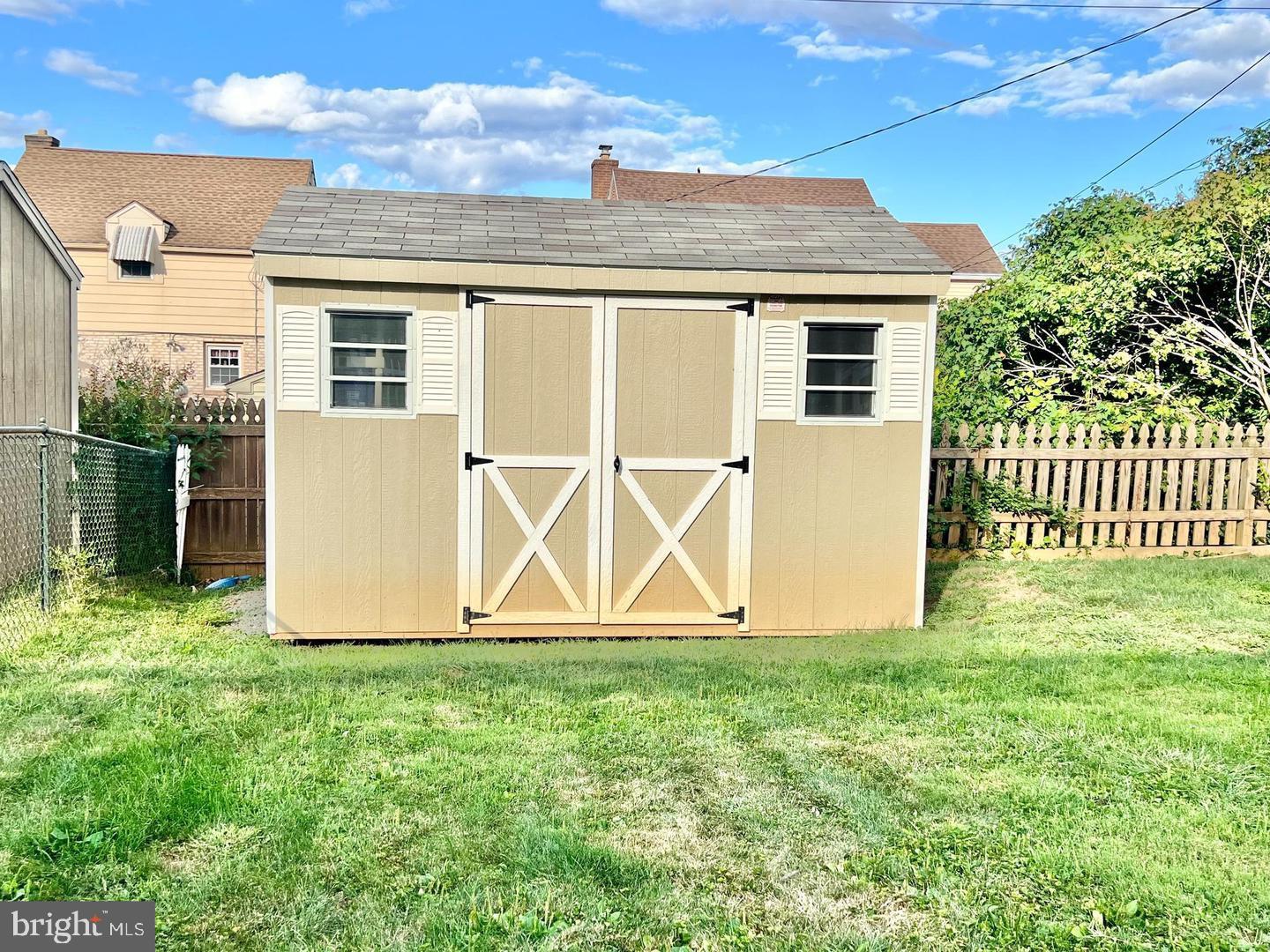 LINCOLN PARK - Residential Lease