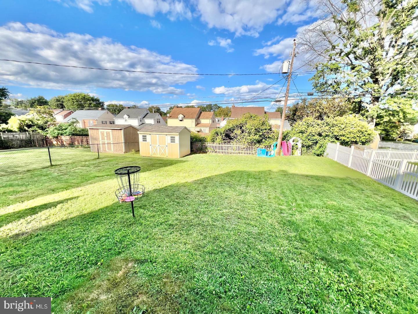 LINCOLN PARK - Residential Lease