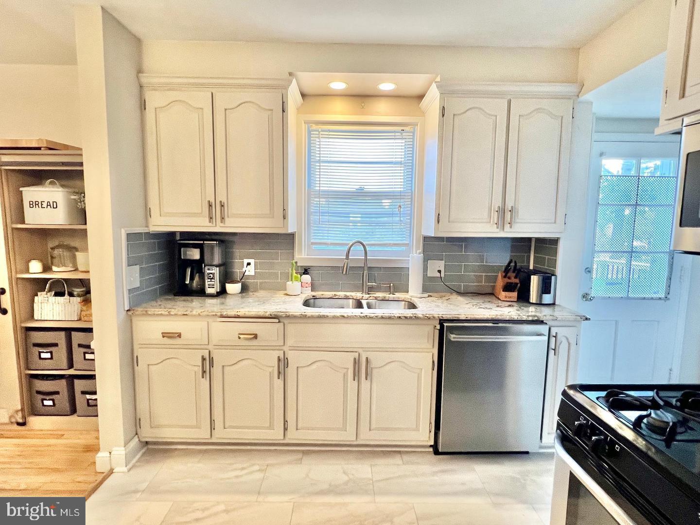 LINCOLN PARK - Residential Lease