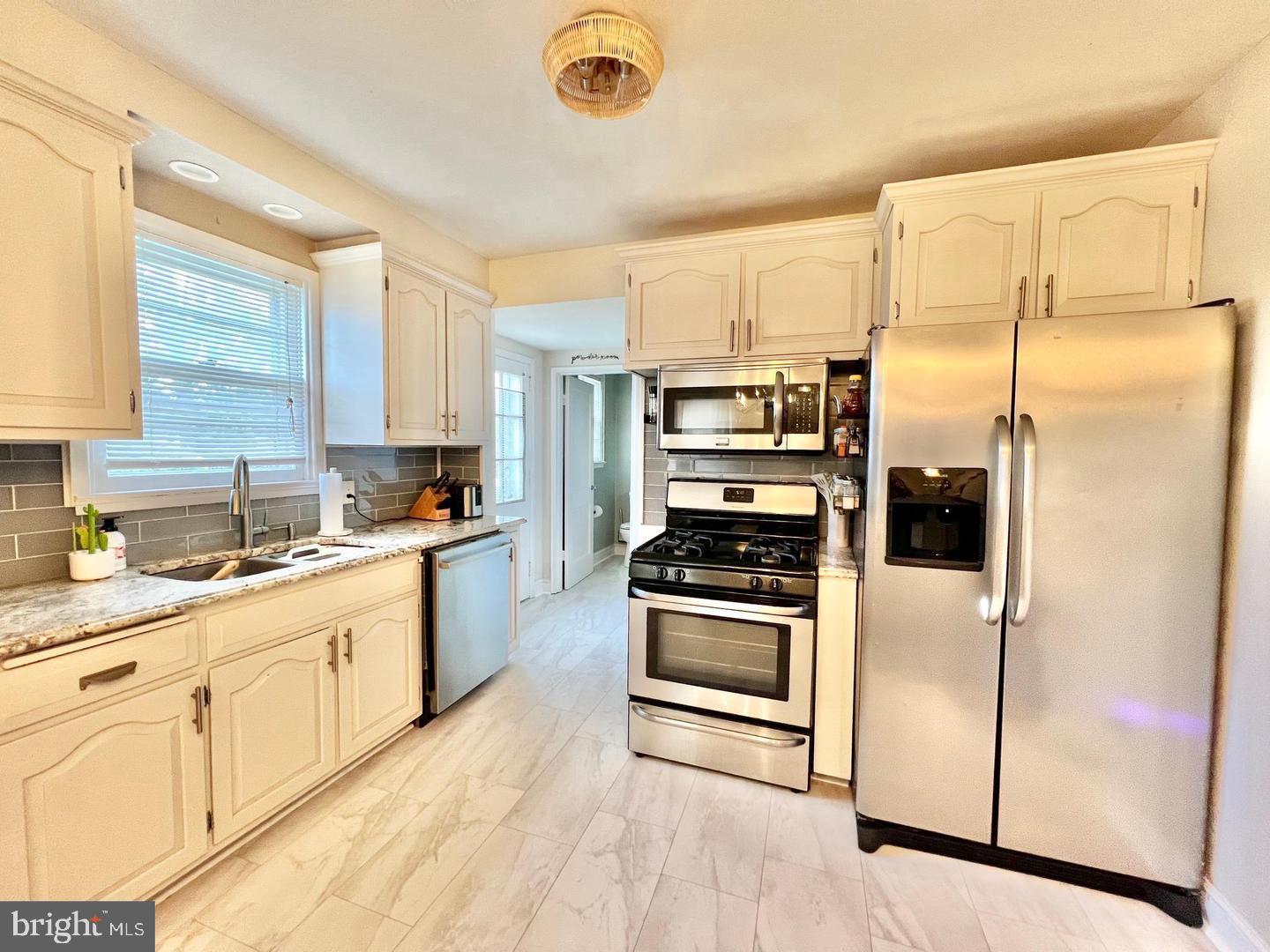 LINCOLN PARK - Residential Lease