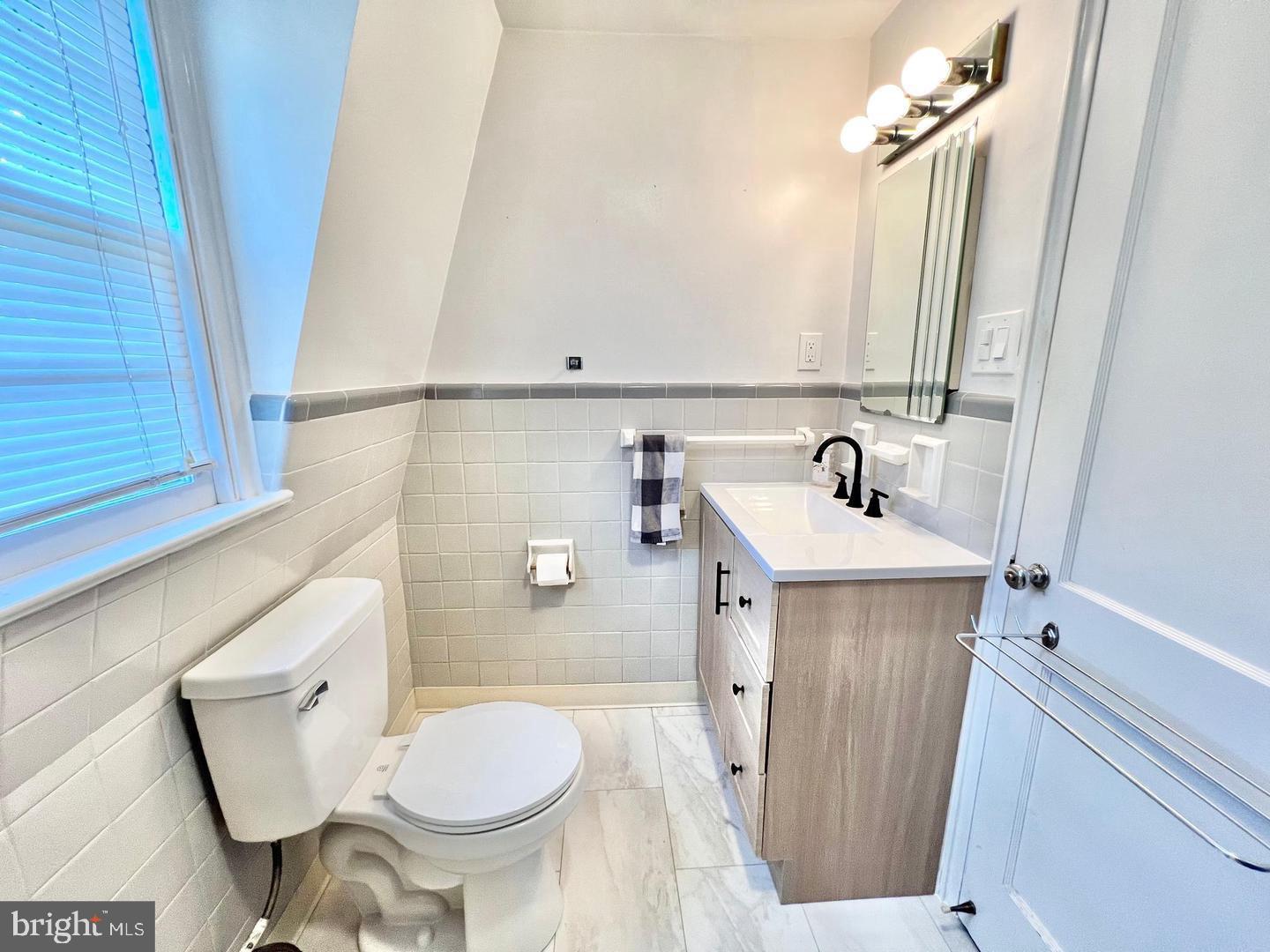 LINCOLN PARK - Residential Lease