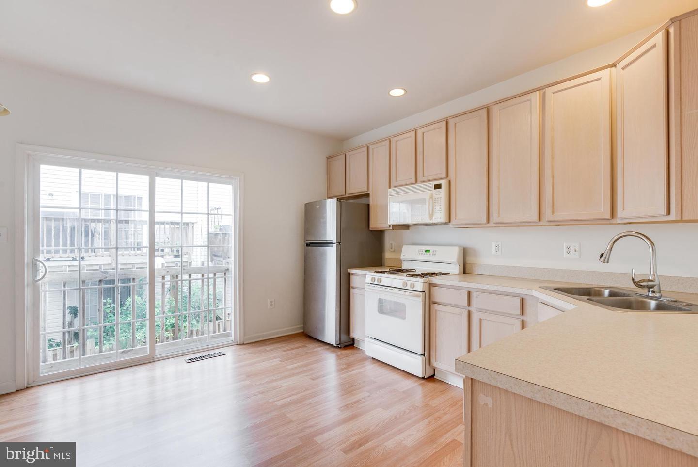 HEARTHSIDE AT FLYNNS CROSSING - Residential Lease