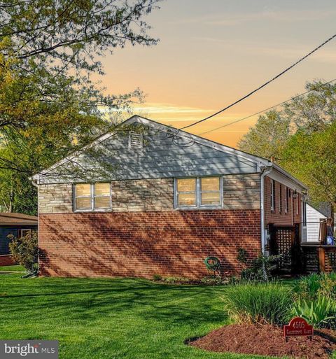 Photo of 4505 Clearbrook Lane, KENSINGTON, MD 20895 (MLS # MDMC2188186) Photo of 4505 Clearbrook Lane, KENSINGTON, MD 20895 (MLS # MDMC2188186)