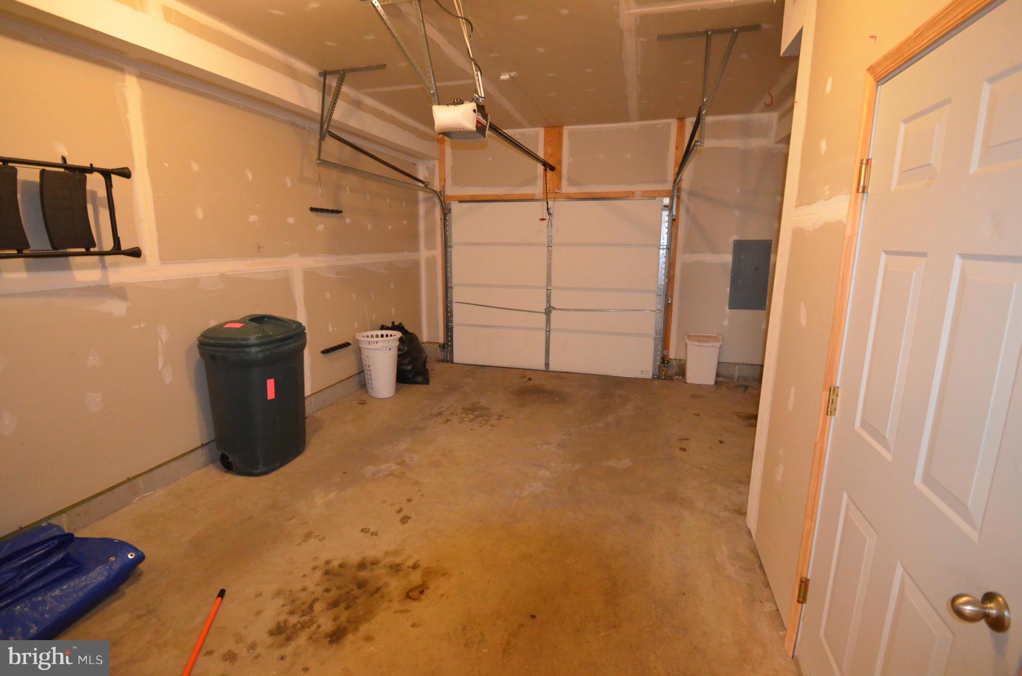 ALBEMARLE SQUARE - Residential Lease