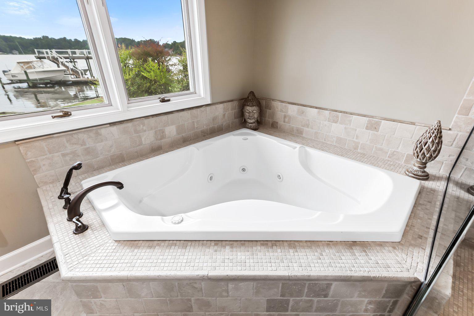 LONG POINT ON THE SEVERN - Residential