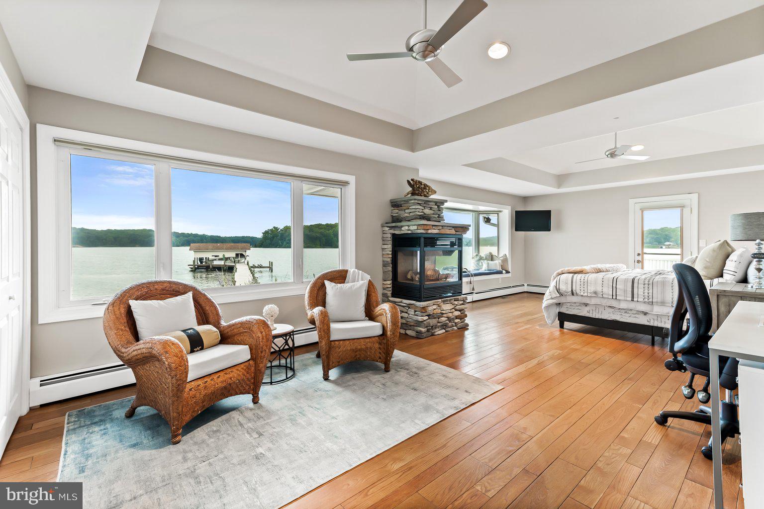 LONG POINT ON THE SEVERN - Residential