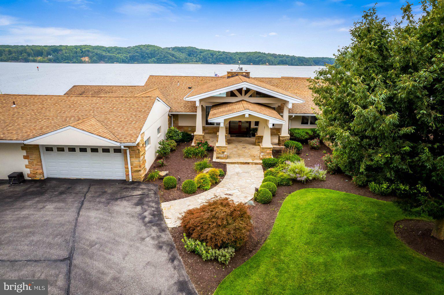 LONG POINT ON THE SEVERN - Residential