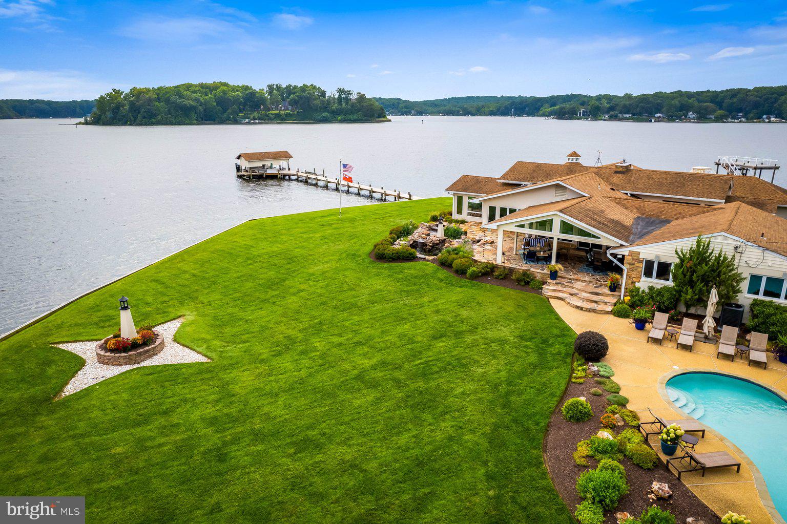 LONG POINT ON THE SEVERN - Residential