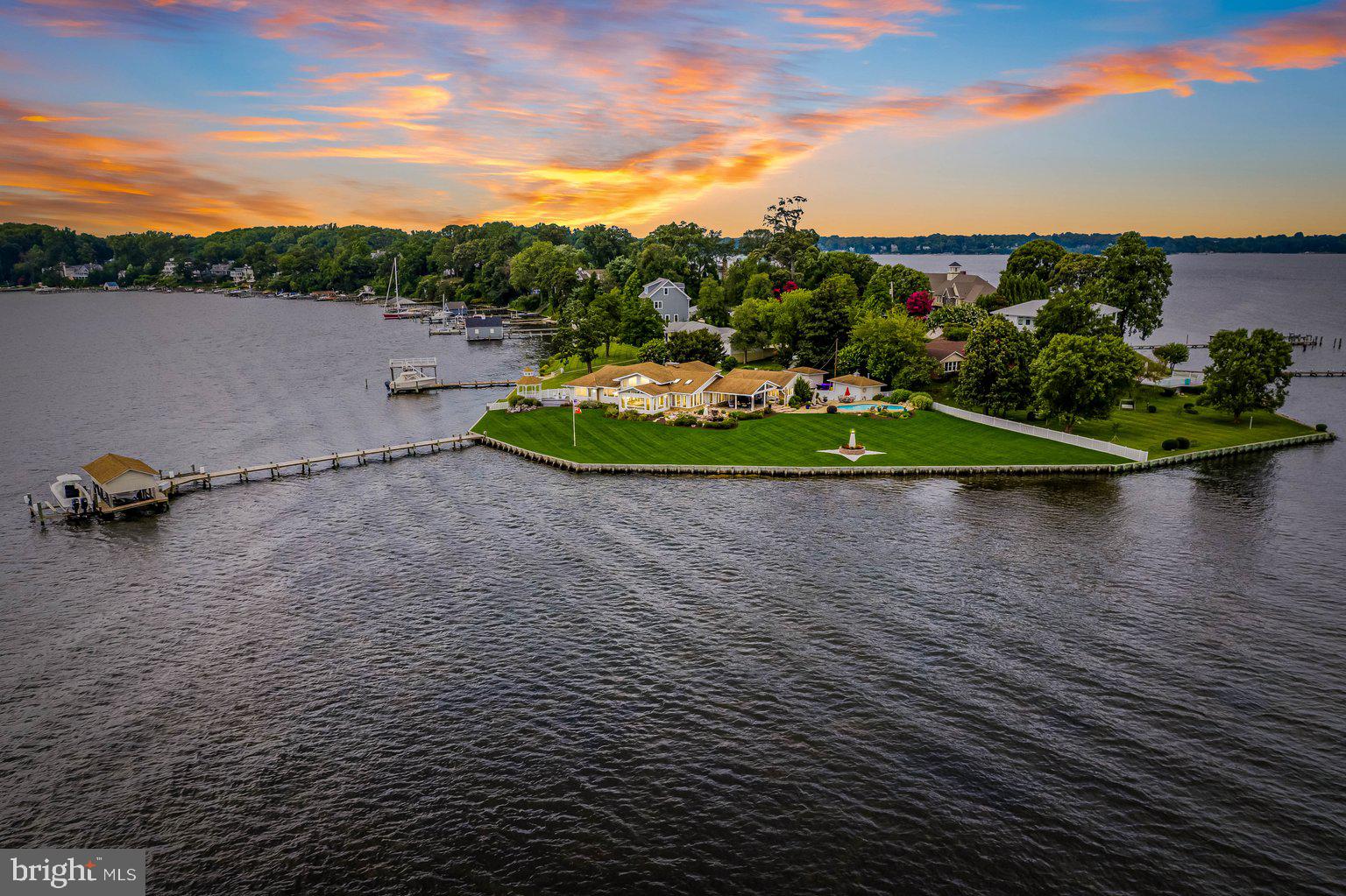 LONG POINT ON THE SEVERN - Residential