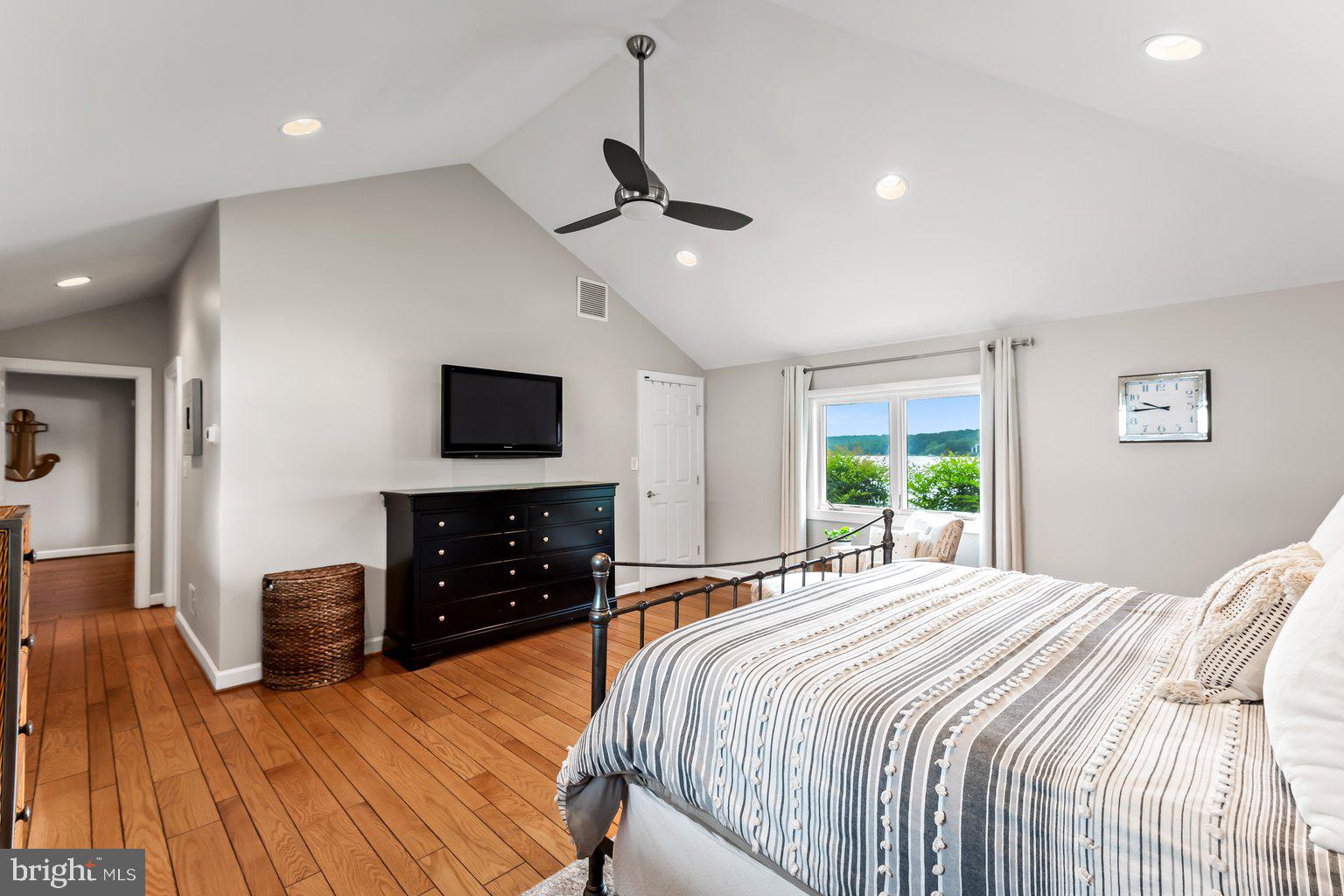 LONG POINT ON THE SEVERN - Residential