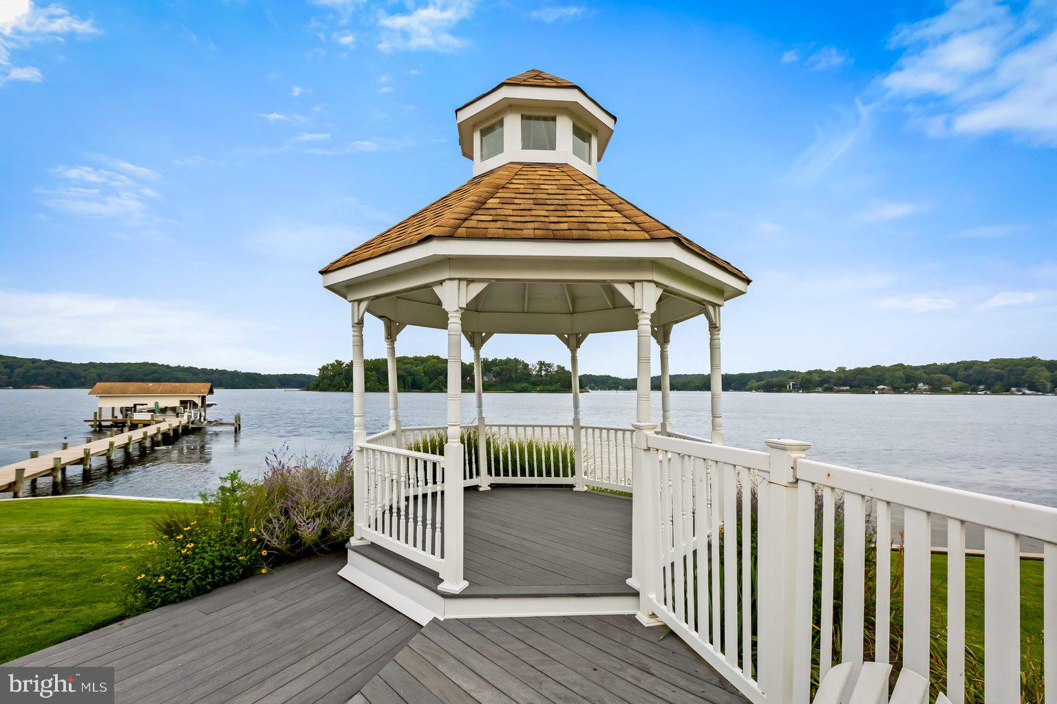 LONG POINT ON THE SEVERN - Residential