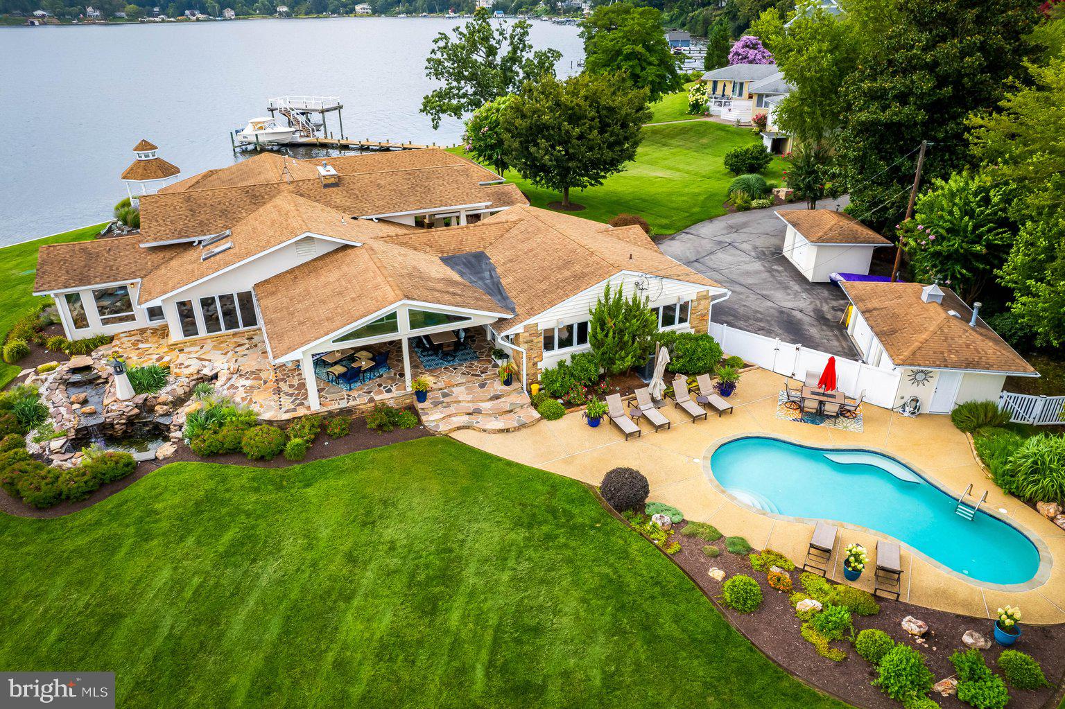 LONG POINT ON THE SEVERN - Residential