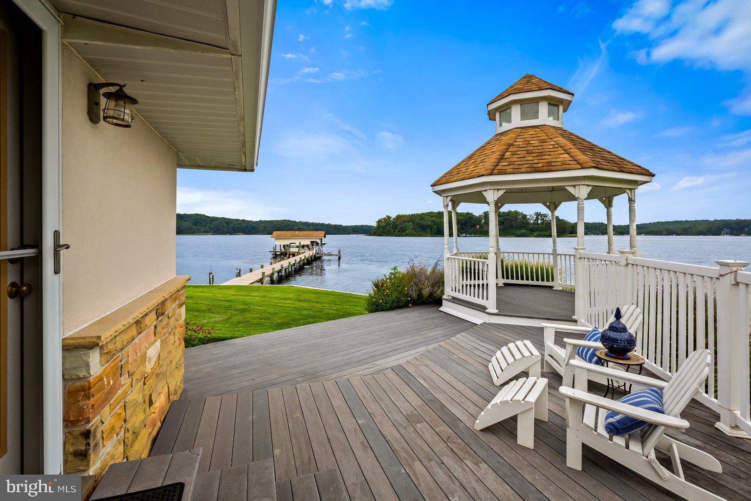 LONG POINT ON THE SEVERN - Residential