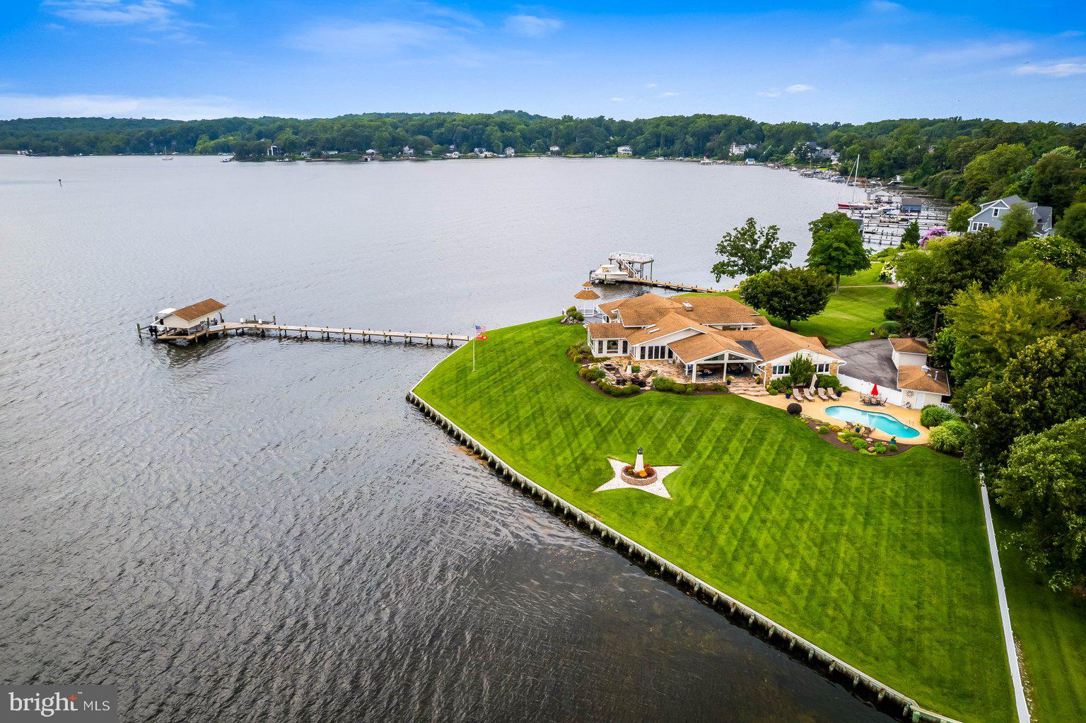 LONG POINT ON THE SEVERN - Residential