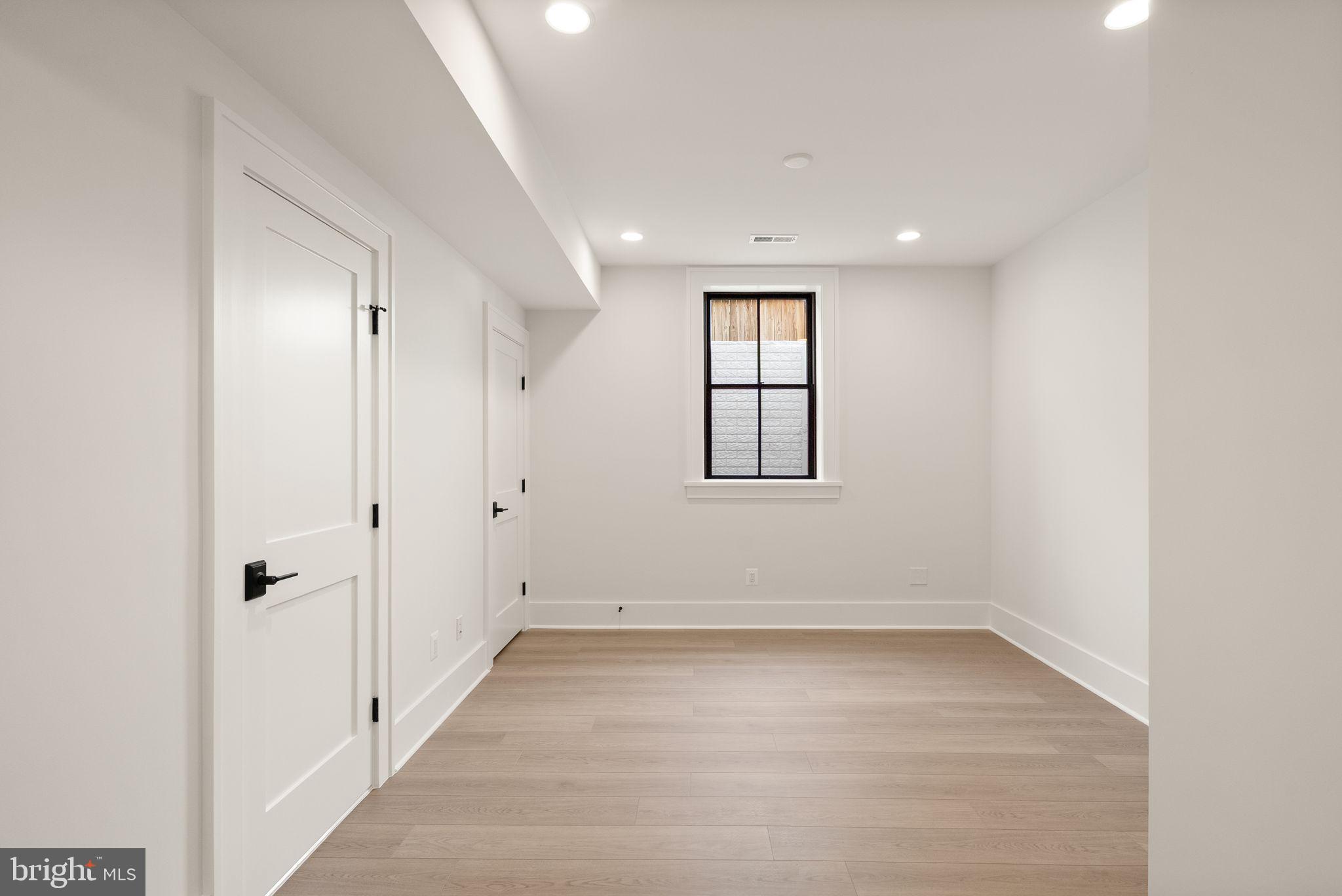 CLARENDON - Residential