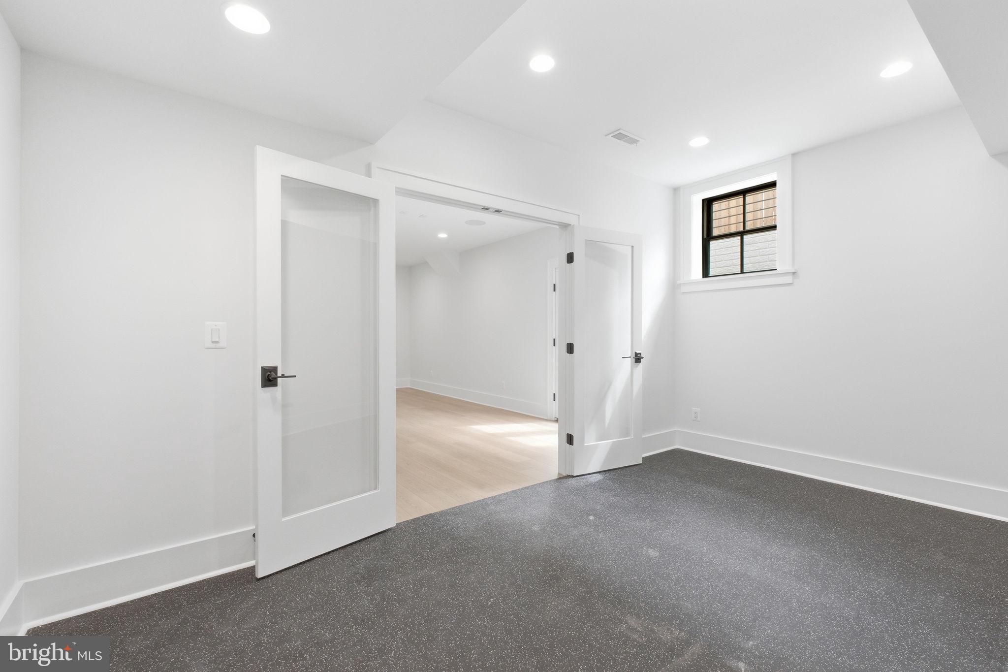 CLARENDON - Residential