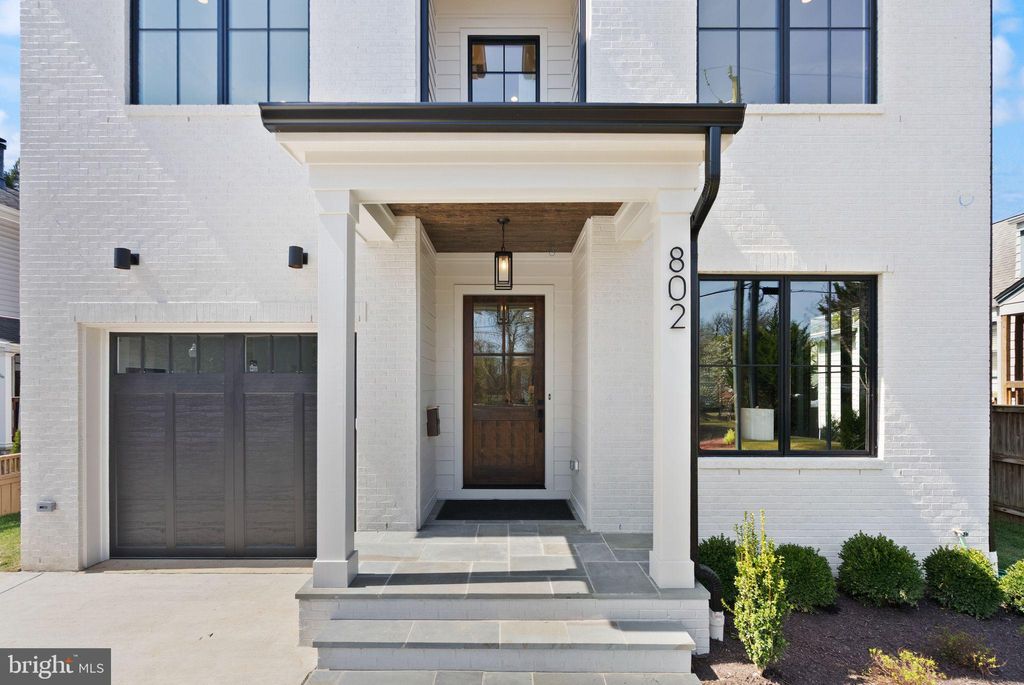 Photo of 802 N Edgewood Street, ARLINGTON, VA 22201 (MLS # VAAR2065920)