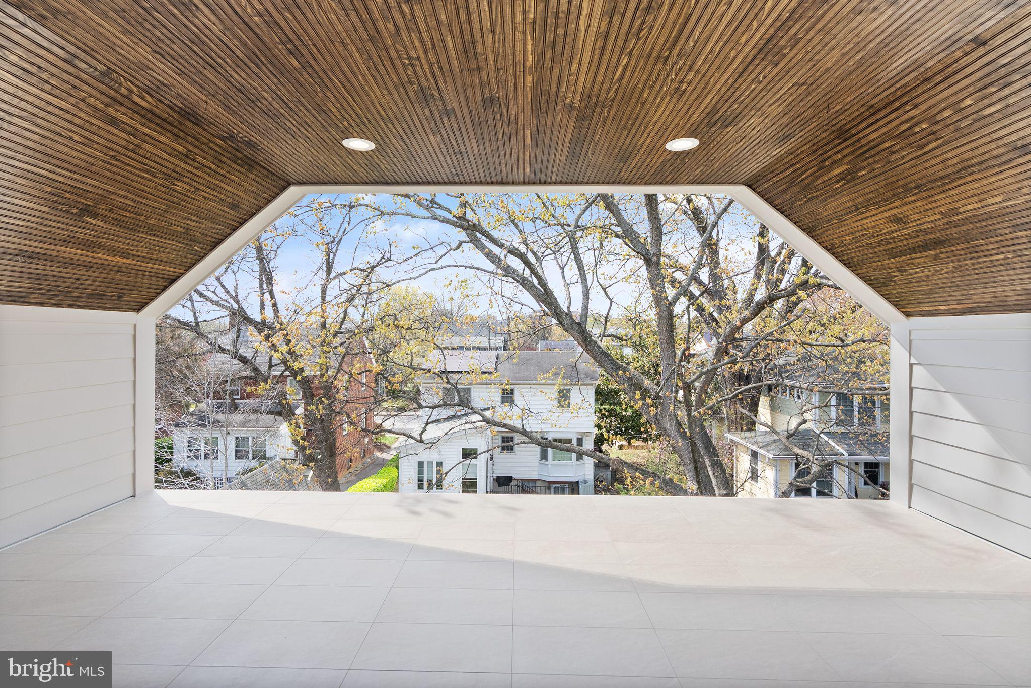 CLARENDON - Residential