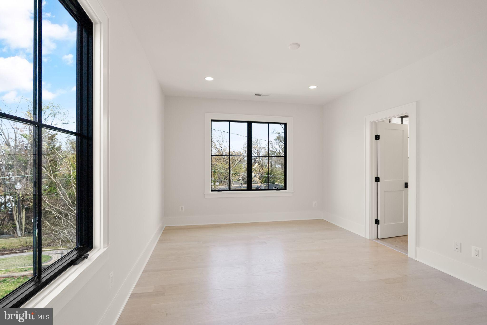 CLARENDON - Residential