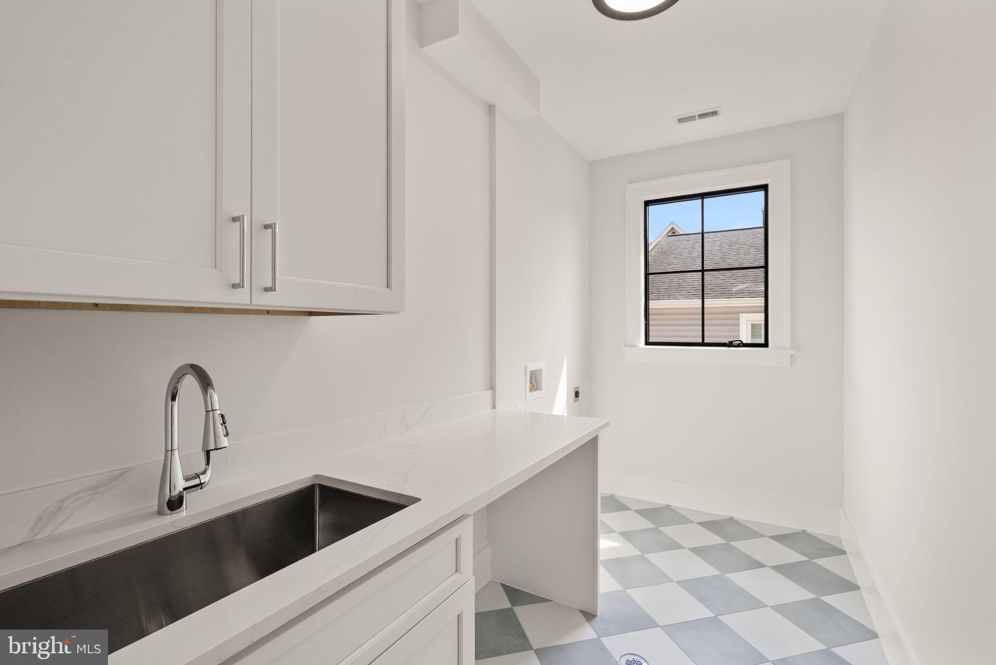 CLARENDON - Residential