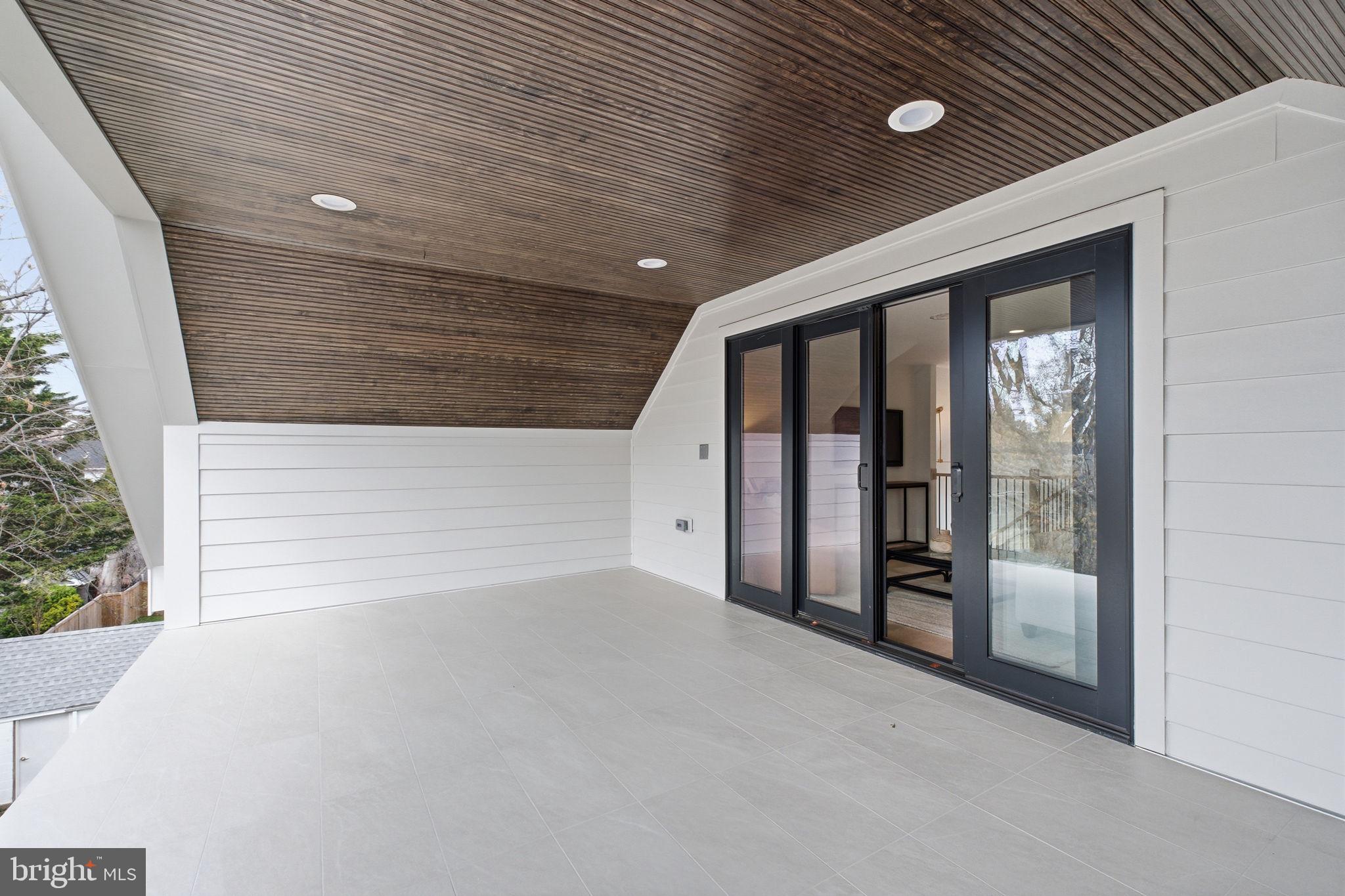 CLARENDON - Residential