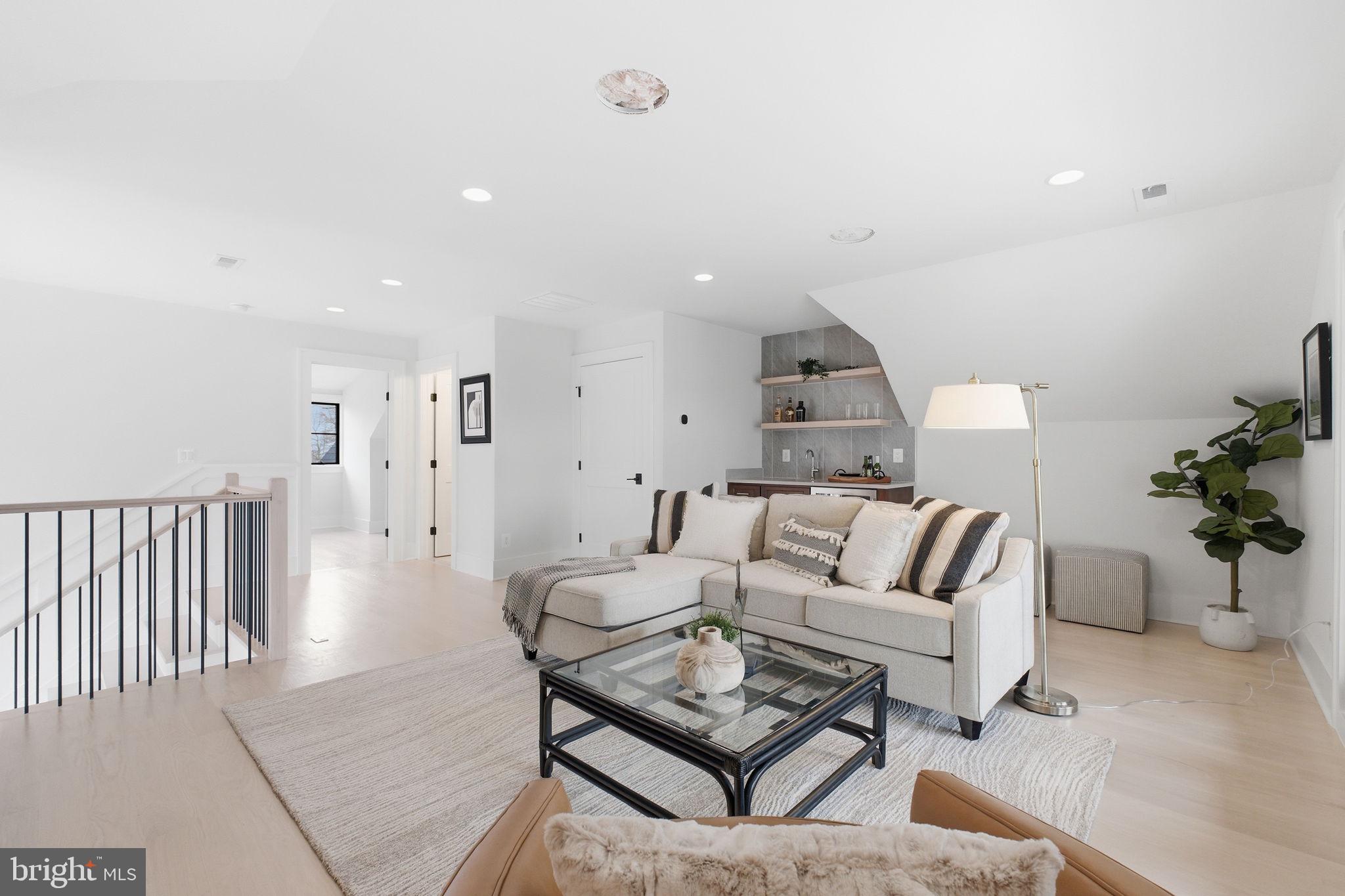 CLARENDON - Residential