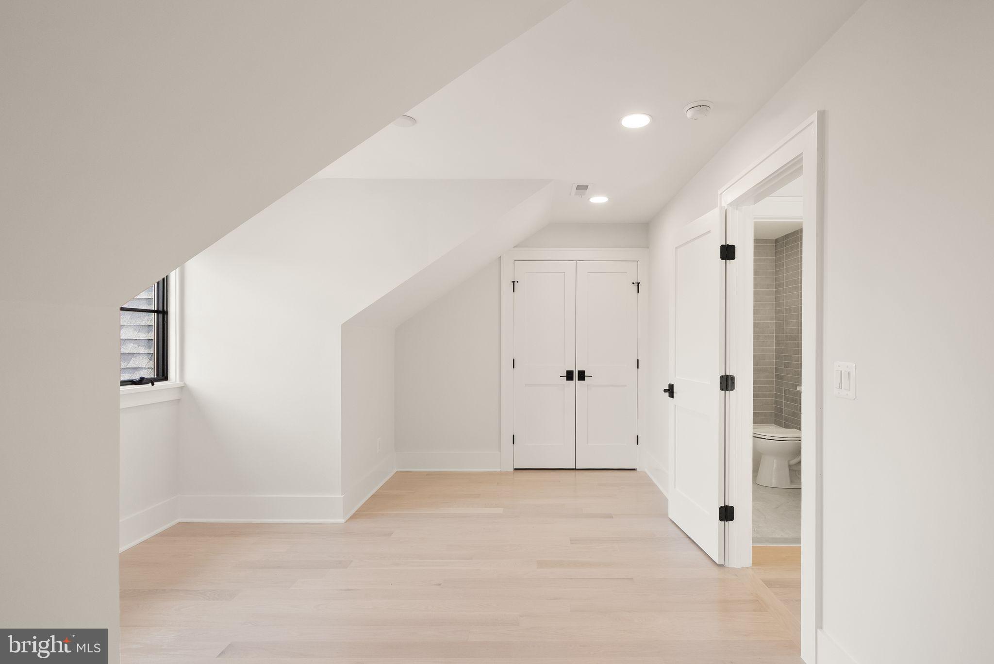 CLARENDON - Residential