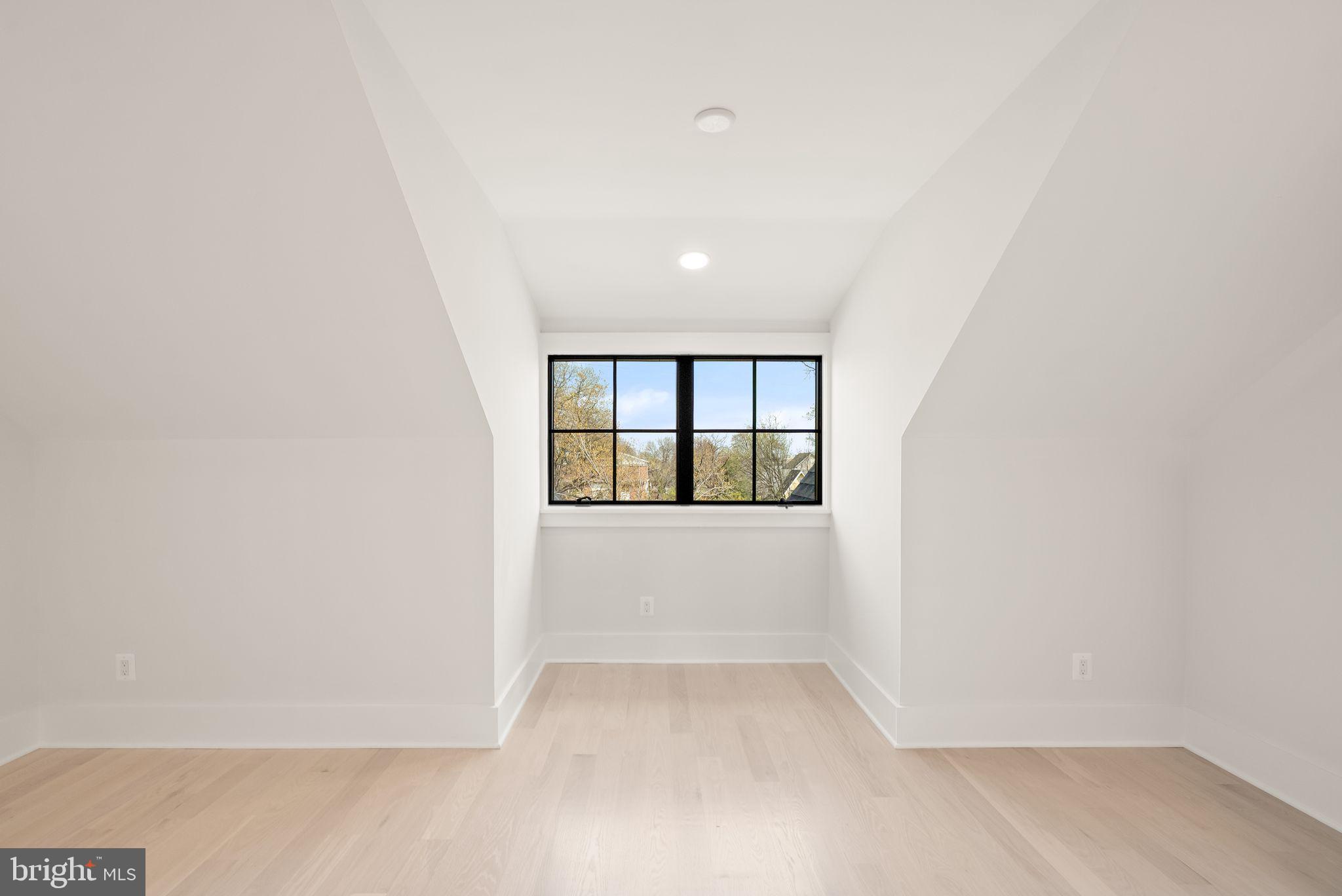 CLARENDON - Residential