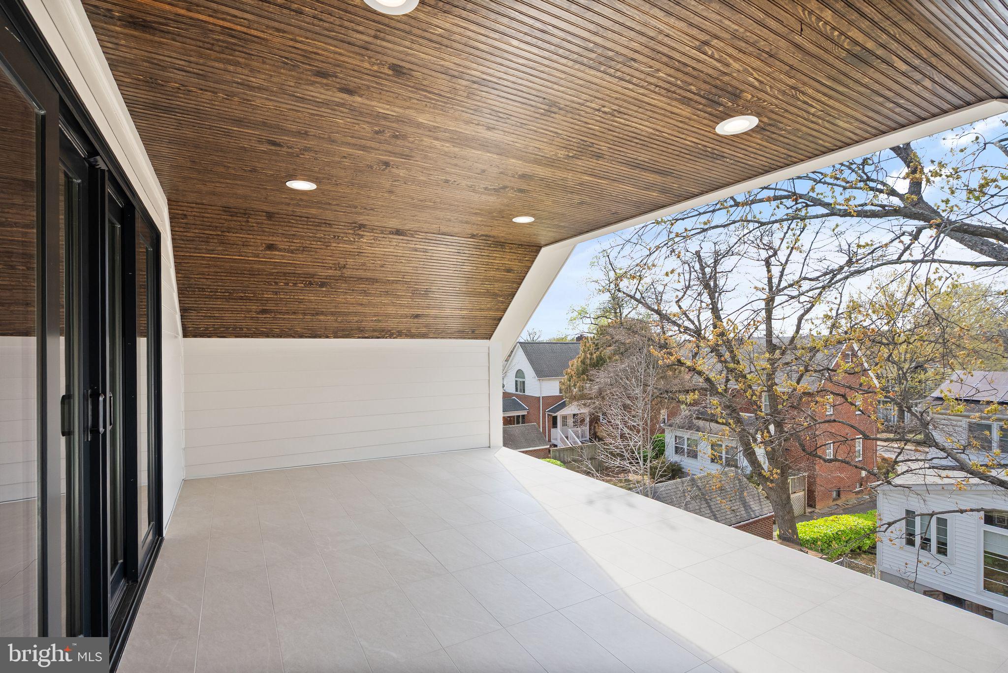 CLARENDON - Residential