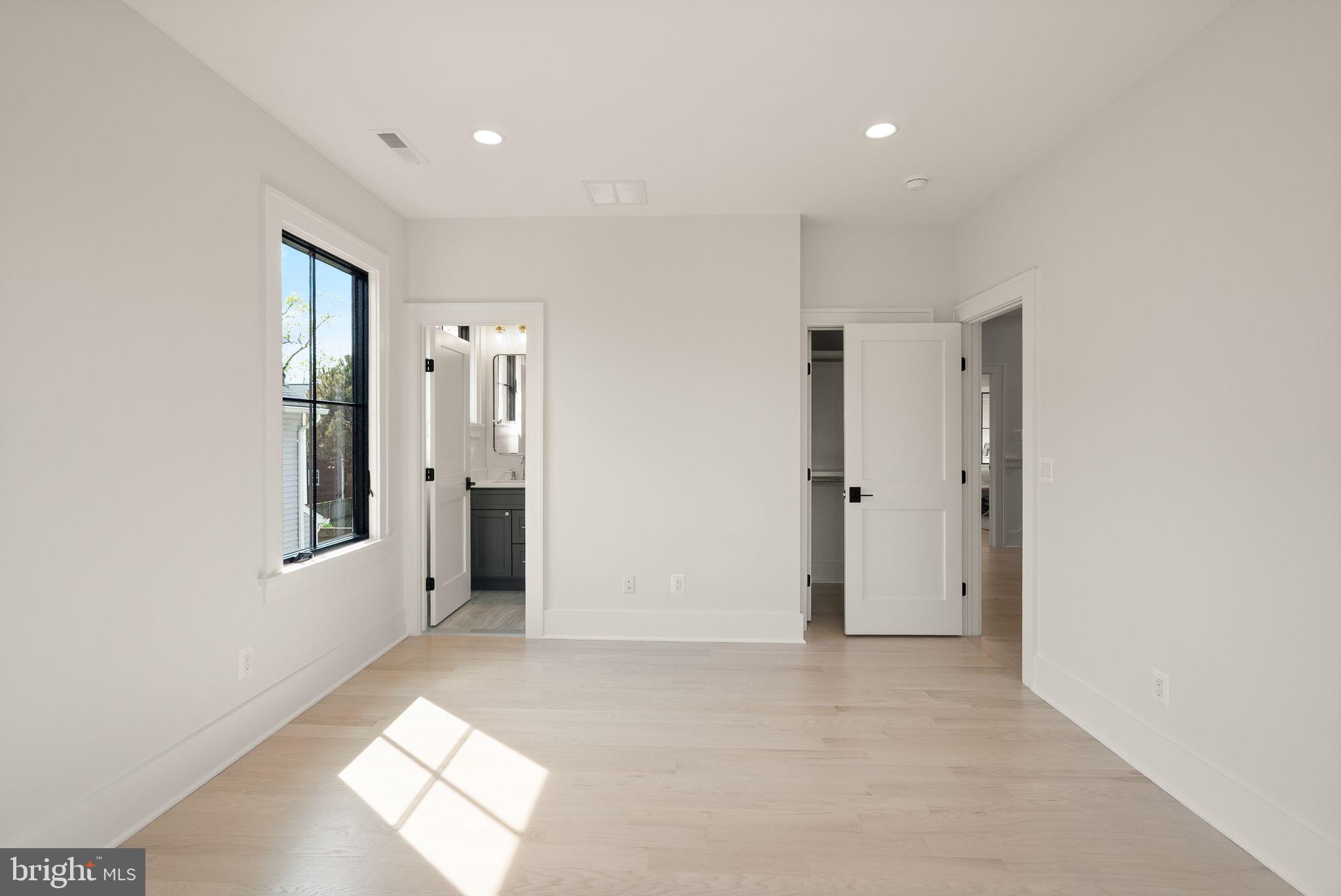 CLARENDON - Residential