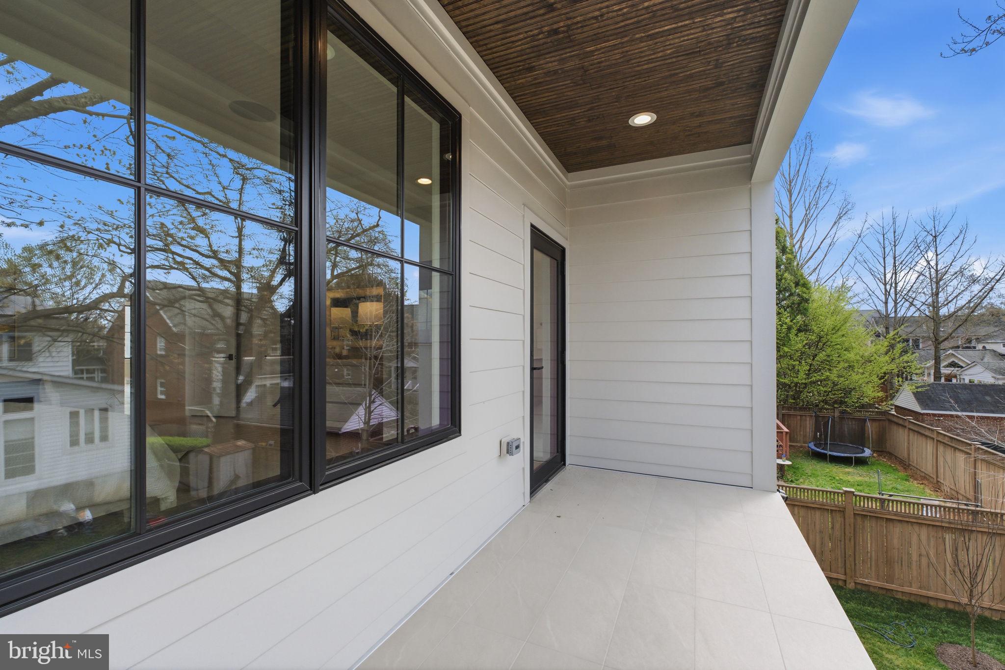 CLARENDON - Residential