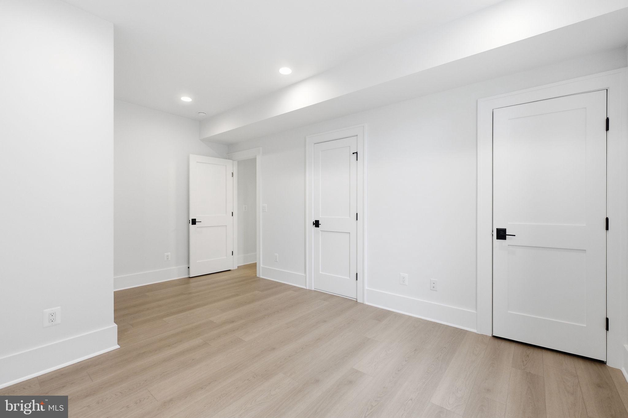 CLARENDON - Residential