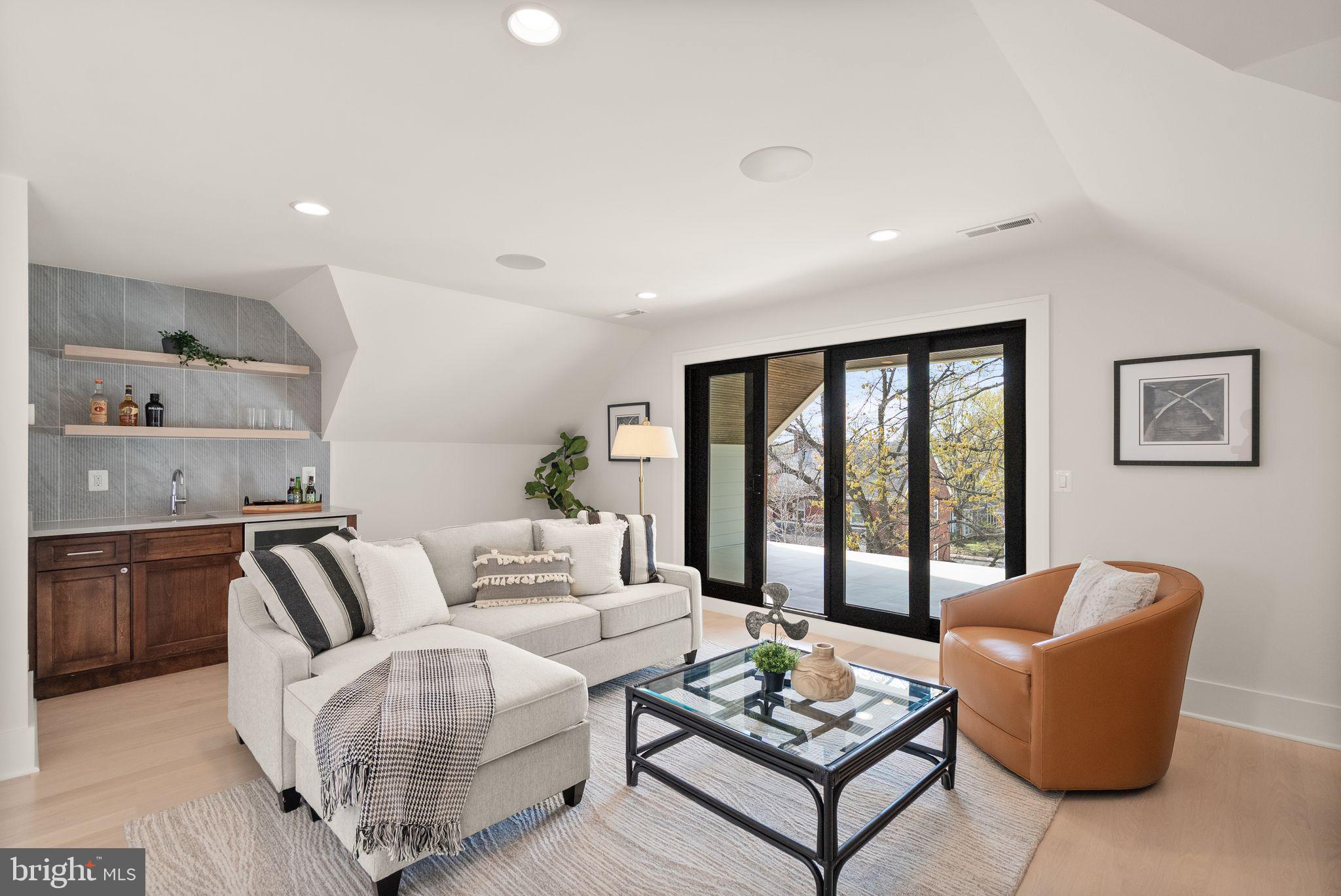 CLARENDON - Residential