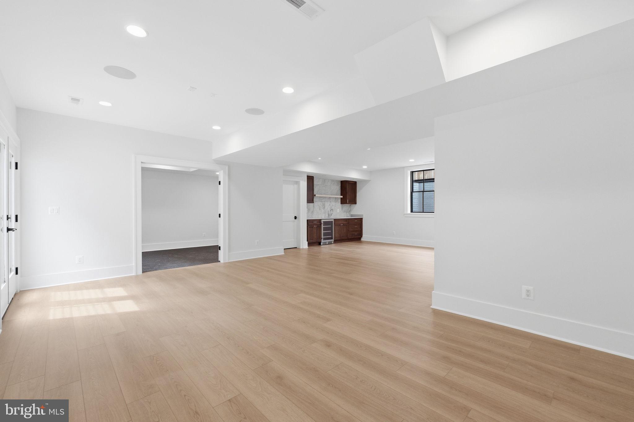 CLARENDON - Residential