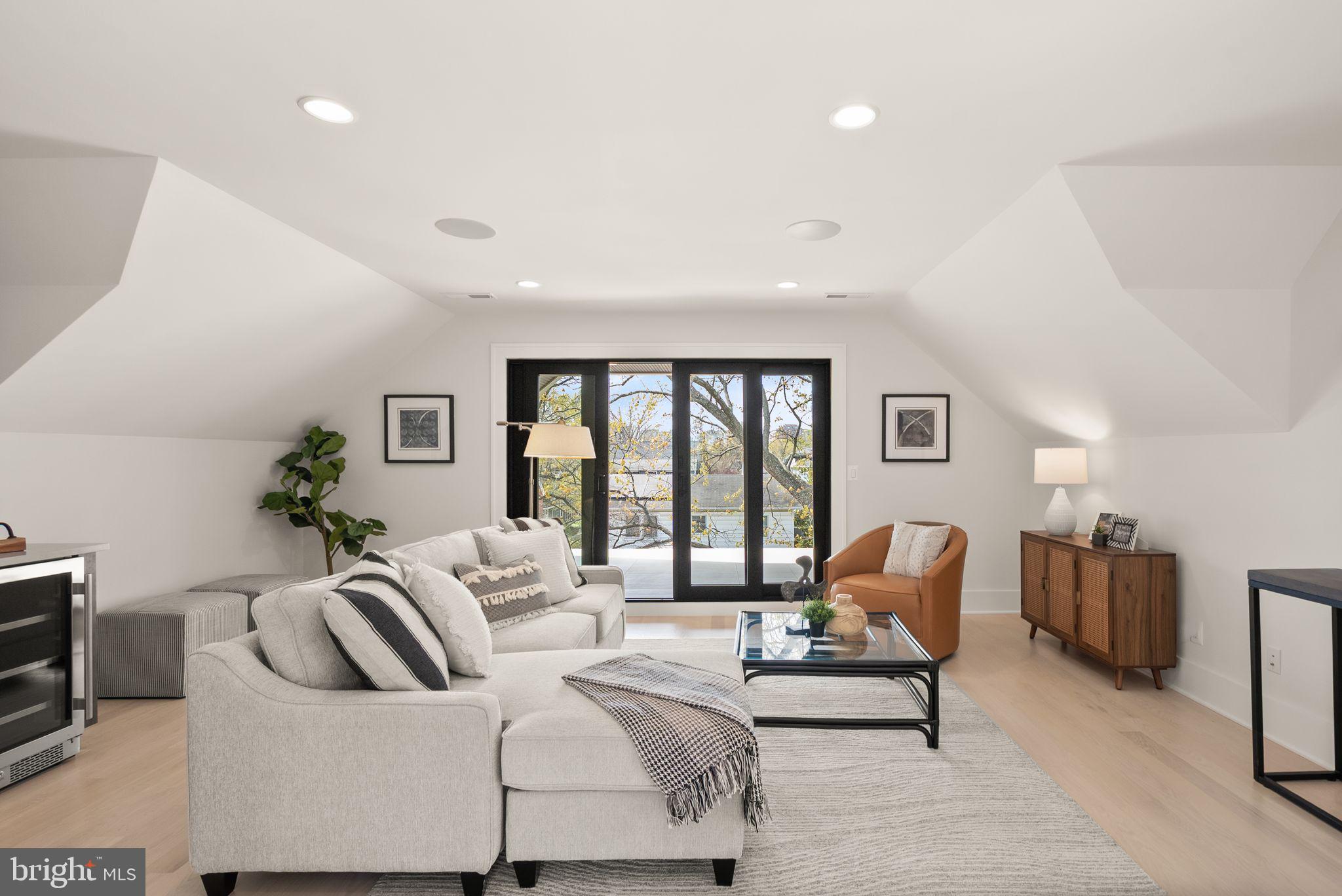 CLARENDON - Residential