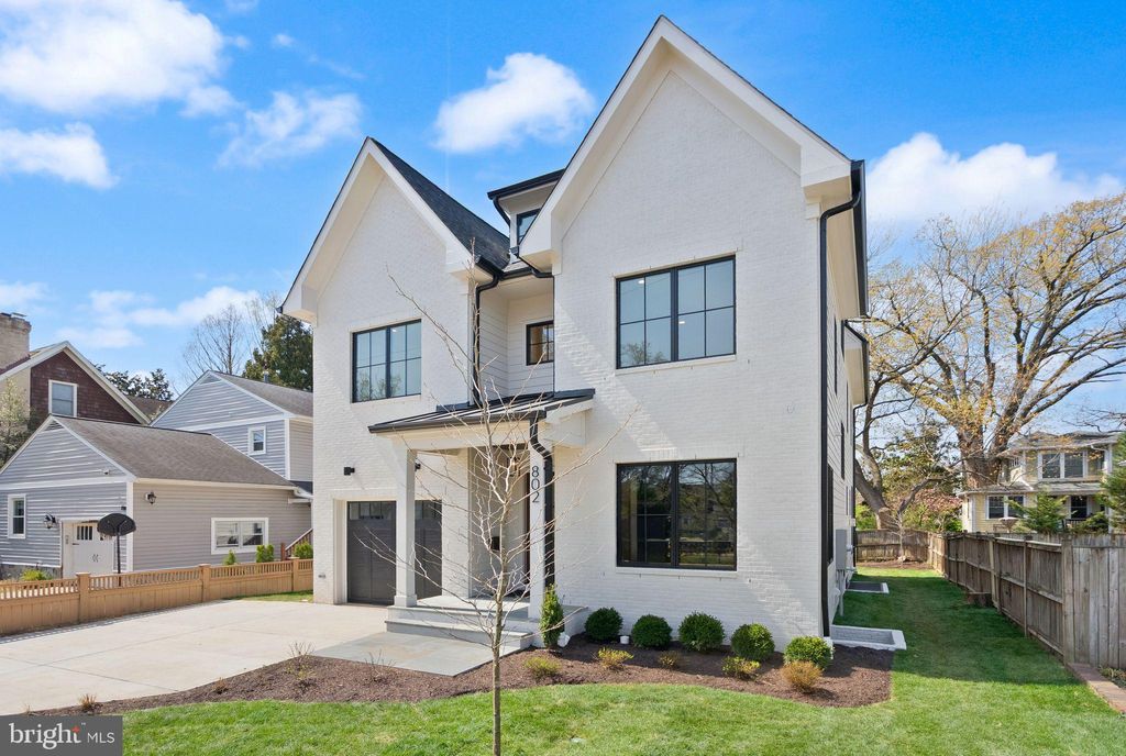 Photo of 802 N Edgewood Street, ARLINGTON, VA 22201 (MLS # VAAR2065920)