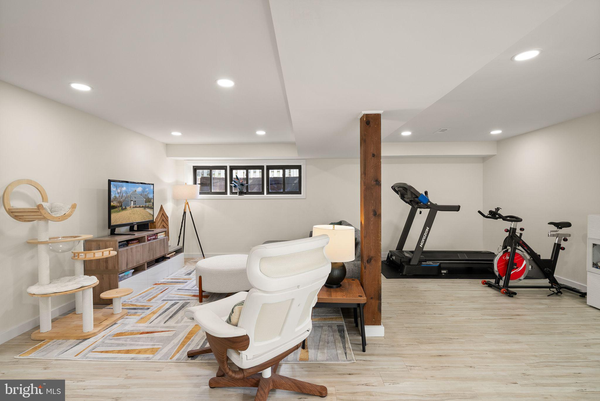 LAKE BRADDOCK - Residential